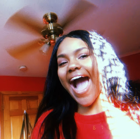 Meet your Posher, Kara - Picture 1 of 1